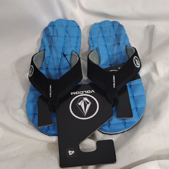 NWT Volcom Boys Blue Recliner Flip Flops Size 4 - Picture 1 of 8